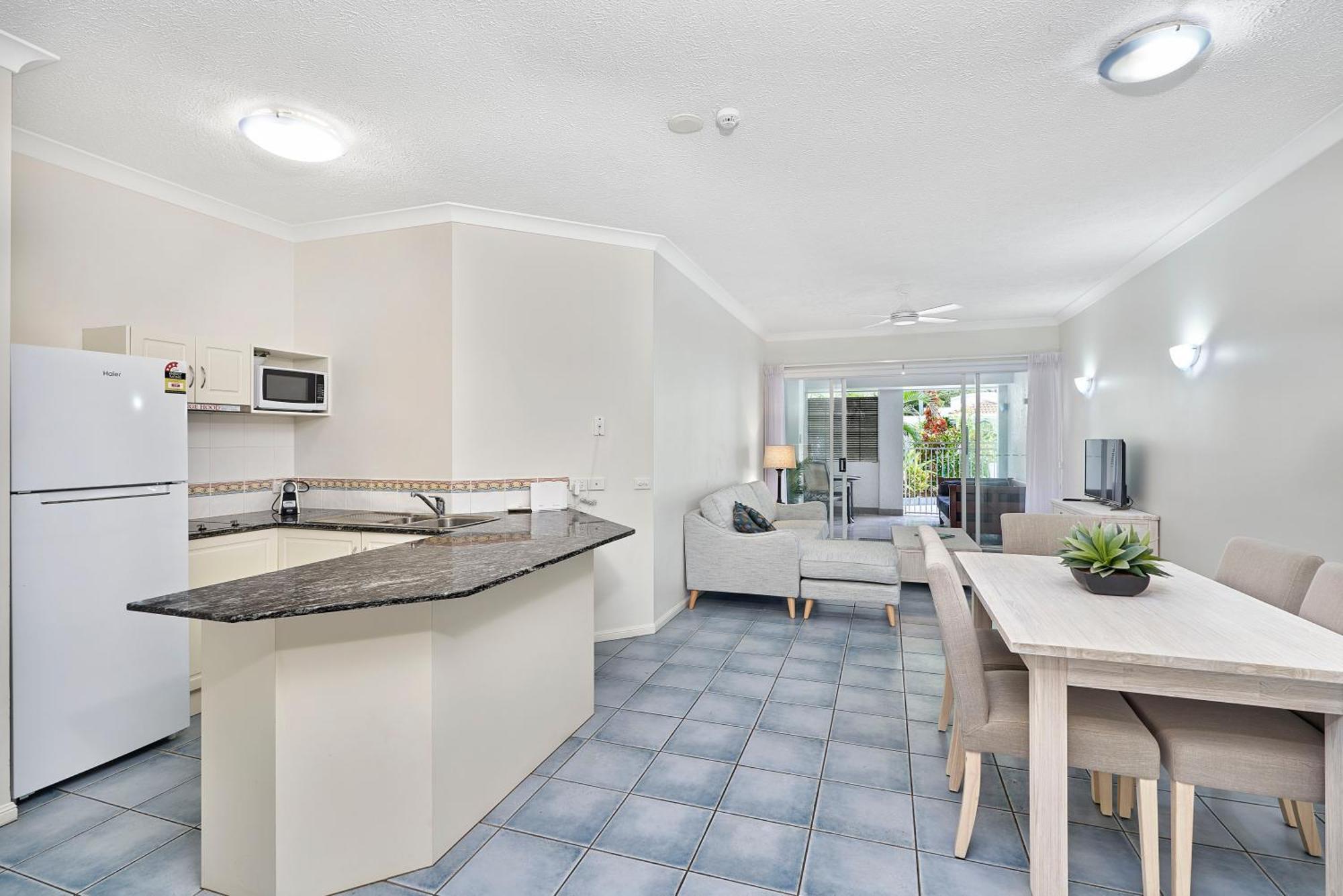 Alassio Apartments With Direct Pool Access Palm Cove Zimmer foto